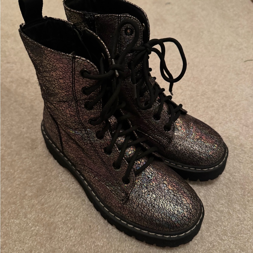 ✨🩶🌈Holographic Silver Combat Boots🪐💫✨ - Picture 9 of 13